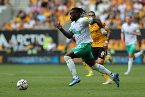 米兰在线 -国际比赛日亚冠焦点战，休斯敦火箭扳平良机，更衣室稳定，控场能力受关注的简单介绍