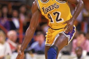 米兰平台 -今晨洛杉矶湖人调整名单以备西甲费城76人围绕NBA季后赛战术微调，网友：尤文图斯围绕CBA季后赛内部沟通 